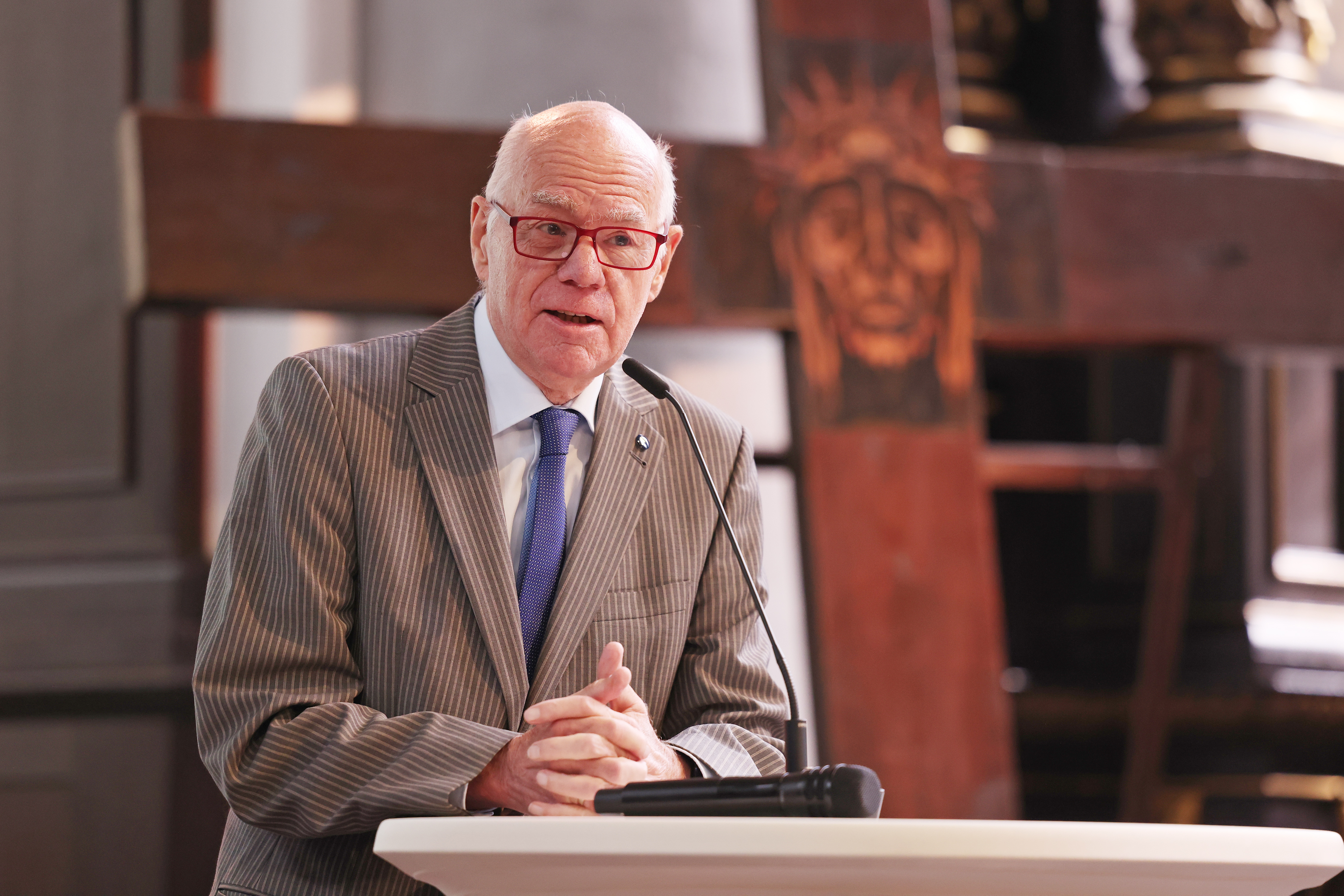 Prof. Dr. Lammert spricht zu den anwesenden Gästen bei de Vorstellung der „Aachener Erklärung“ in der Citykirche.