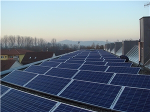 Photovoltaikanlage auf Seniorenheimdach