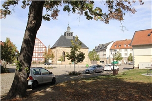 Am Parade-Platz, dem Zentrum von Ziegenhain, befindet sich auch der Eingang zur Justizvollzugsanstalt Schwalmstadt.