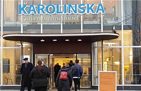 Haupteingang des Stockholmer Karolinska-Krankenhauses