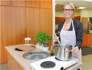 Gabriele Schulte hat das Konzept „Kochen am Bett“ für Bewohner entwickelt, die ihr Zimmer nicht mehr verlassen können. 