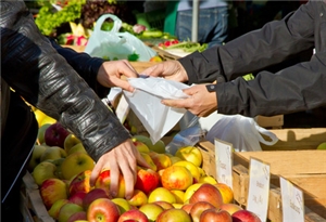 Äpfel an Marktstand