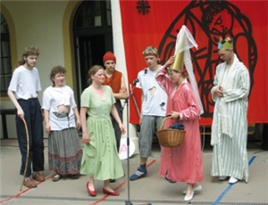 Behinderte der Sankt-Florian-Stiftung spielen Theater