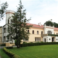 Das Schloss in Mengelsdorf mitten im Park gelegen