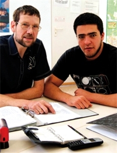 Vinzenz Bonin (links) mit einem jungen Mann