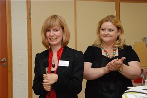 von links: Laura Wurzel und Evelin Schönhut-Keil, Beigeordnete des Landeswohlfahrtsverbandes Hessen