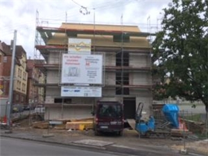 Gernotstraße_Dach Eingerüstetes Haus
