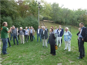 Spender- und Stiftertag 2 Gruppenbild auf einer Wiese