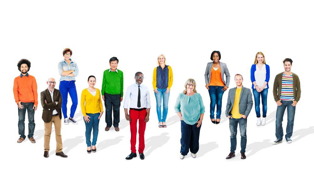Multiethnische und diverse Gruppe von Mitarbeitenden
