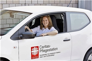 CPS-Fahrerin Ambulante Pflegekraft im Auto