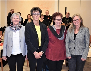 Das Goldene Ehrenzeichen des Deutschen Caritasverbandes erhielten (von li.) Donata Samsel, Simone Goebbels-Rembges, Lydia Sybertz und Silvia Zaunbrecher. Das Goldene Ehrenzeichen des Deutschen Caritasverbandes erhielten Donata Samsel, Simone Goebbels-Rembges, Lydia Sybertz und Silvia Zaunbrecher.