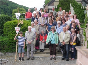 Pilgerweg 2018 Die rund 40 Pilger stellen sich zum Gruppenfoto auf
