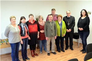 PM 2015_04_THZ Weihbischof Dr. Bündgens mit Mitarbeitern und Gästen des Caritas-Teilhabezentrums in Nideggen-Berg