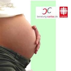 Eine schwangere Frau streichelt ihren Bauch. Im Hintergrunnd ist ein grüner Hoffnungsstreifen mit einem Beratungsschild der Caritas dargestellt.