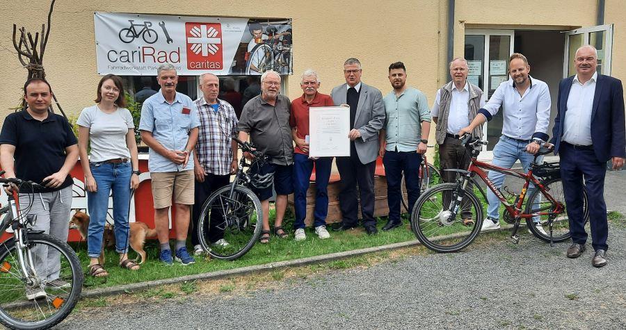 CariBike Gruppenbild mit Urkunde