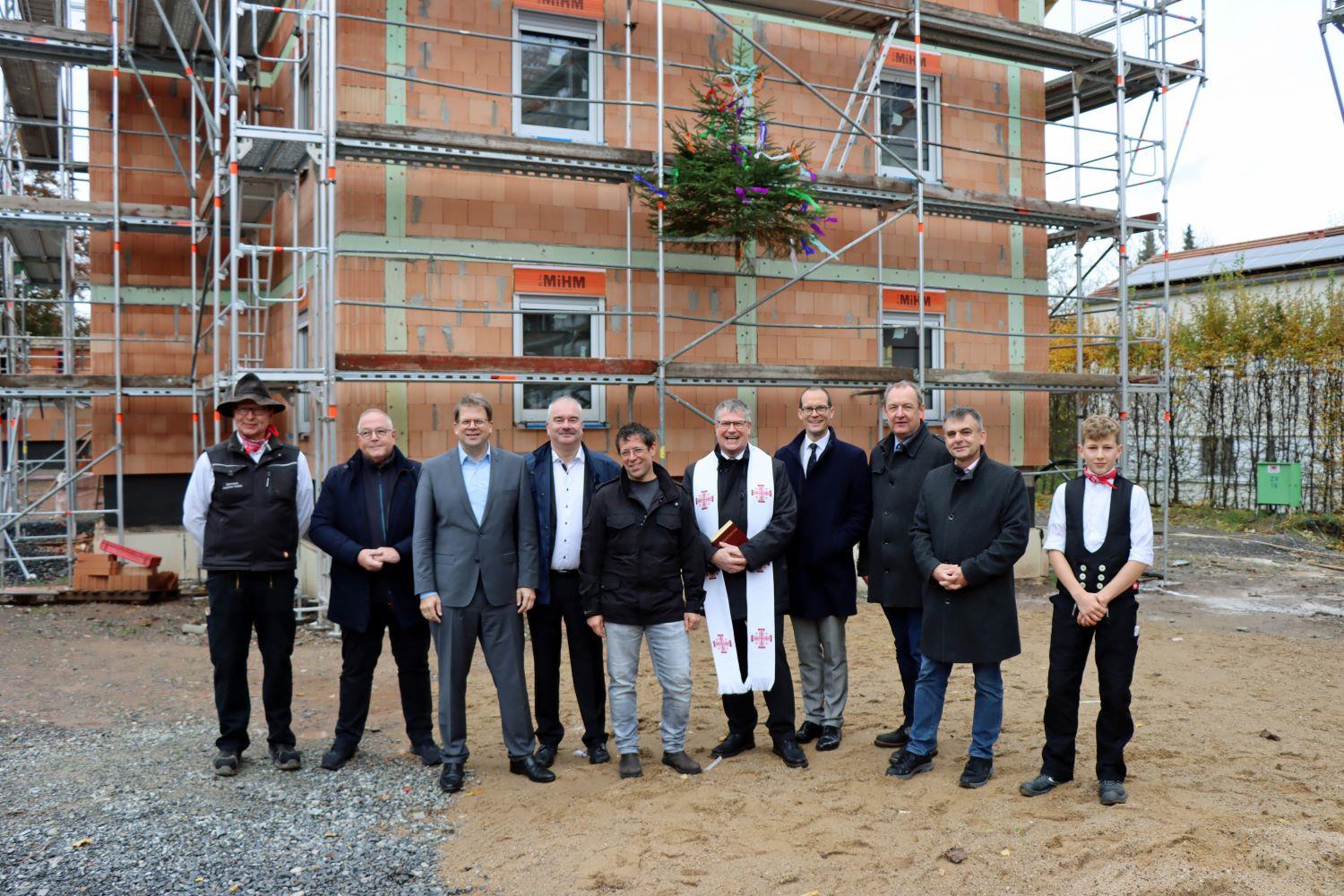 Gruppenbild vor Rohbau