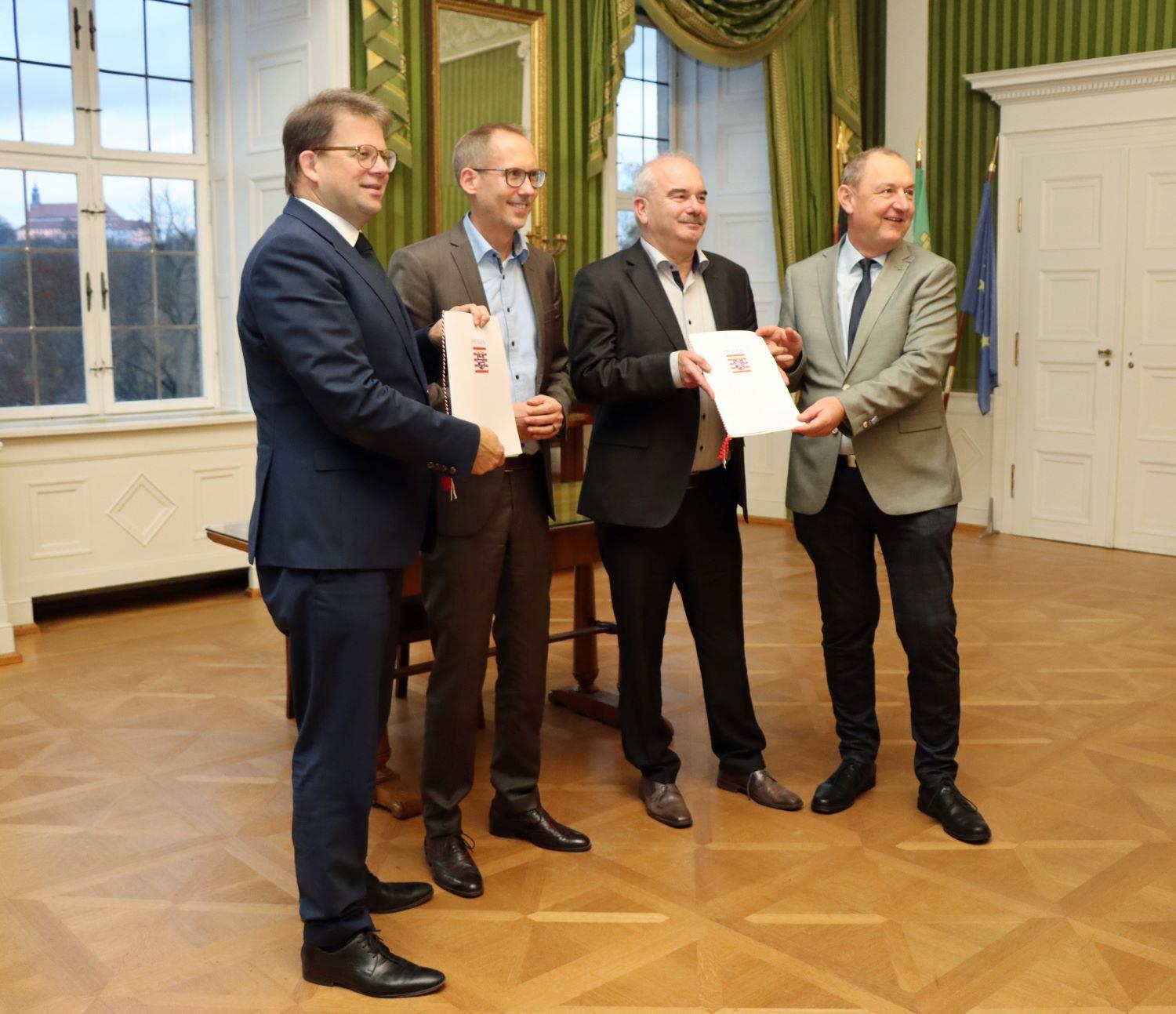 Überreichung eines 600.000 Euro Bewilligungsbescheids