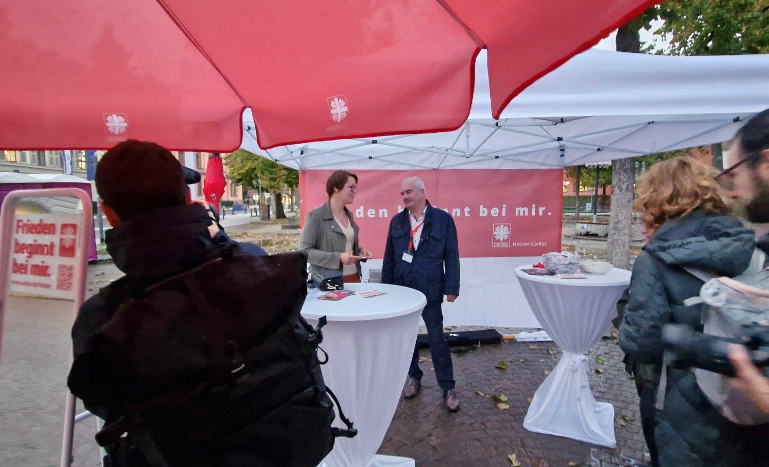 Dr. Markus Juch im Gespräch mit der Bad Hersfelder Landtagsabgeordneten Stefanie Klee.