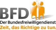 Die Buchstaben BFD sind groß in grauer Farbe neben 2 gelben Symbolen geschrieben. Die 2 Symbole zeigen 2 sich anfassende Menschen. Sie gehen in die gleiche Richtung und lassen Schatten hinter sich fal
