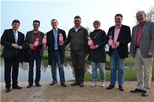 Caritasrose Papenburg von links: Franz Loth, Lars Johannson, Jan Peter Bechtluft, Bürgermeister Stadt