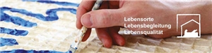 Hand, die Lebensorte, Lebensbegleitung Lebensqualität schreibt und rechts daneben das Logo Wohnverbund Haus Agathaberg