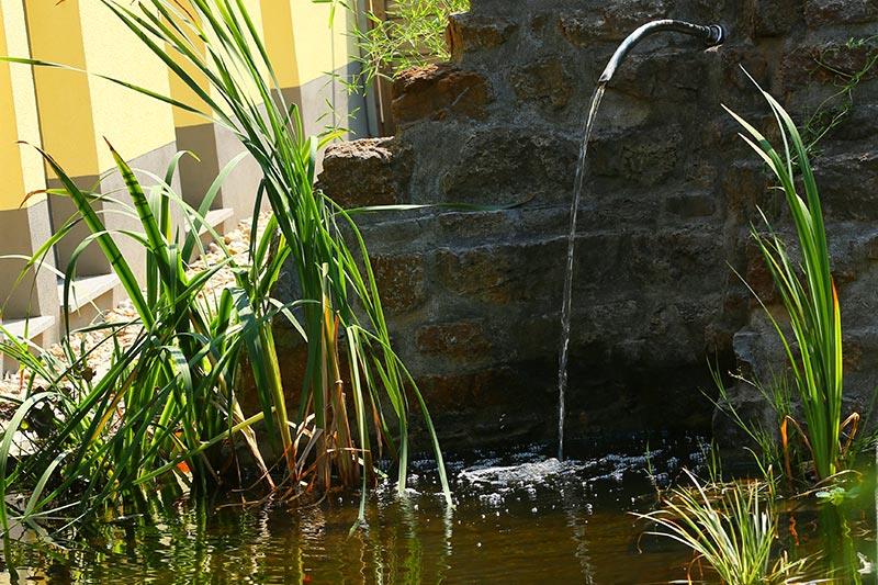Springbrunnen im Außengelände des Caritashospizes St. Elisabeth