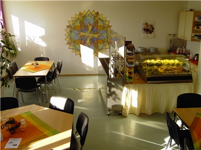 Foto zeigt den Raum der Cafeteria 