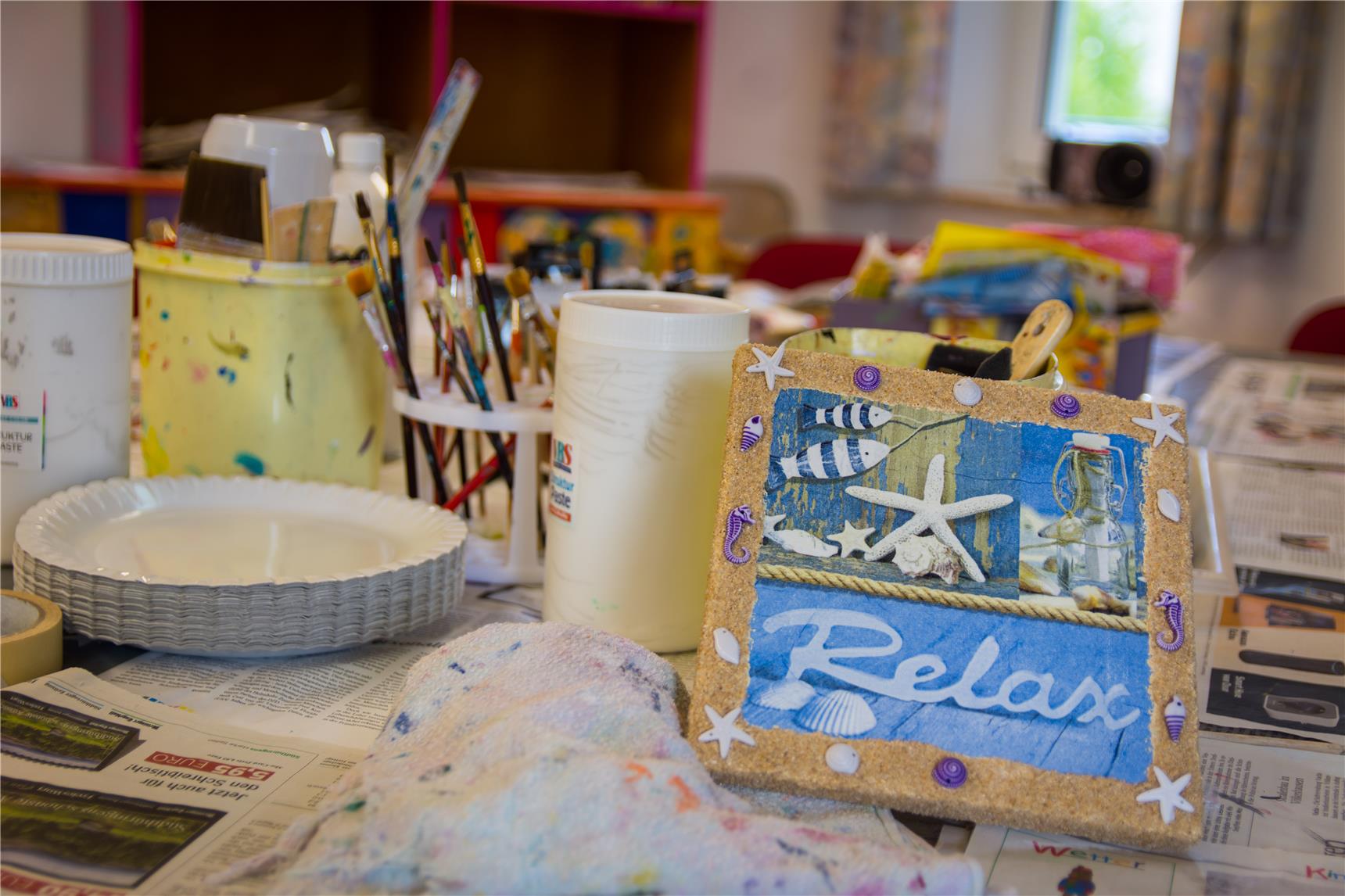 Bild mit Acrylfarben, Sand und Muscheln