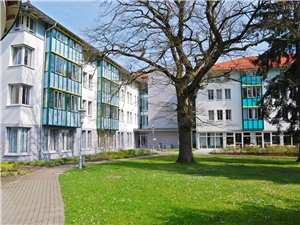Gebäude und Park des St.-Marien-Krankenhauses