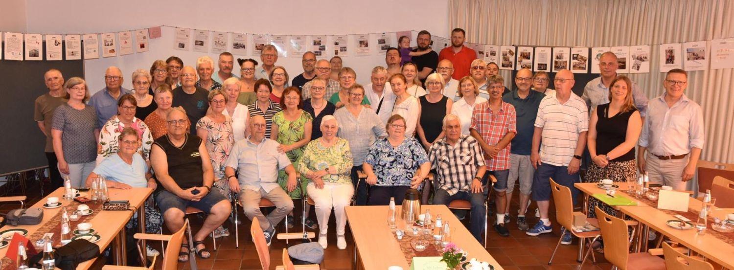 40 Personen bei der Feier 35 Jahre Mittwochstreff