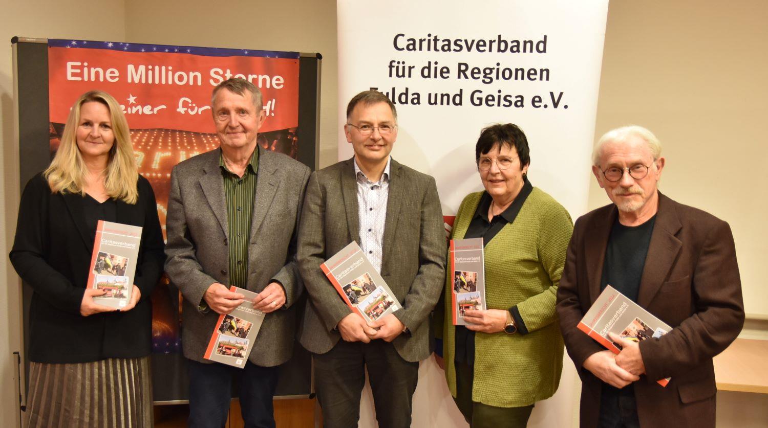 Bild vom neuen Vorstand nach der Mitgliederversammlung