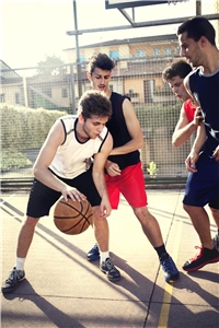 Schängel der Kulturen 1 Junge Menschen spielen Basketball