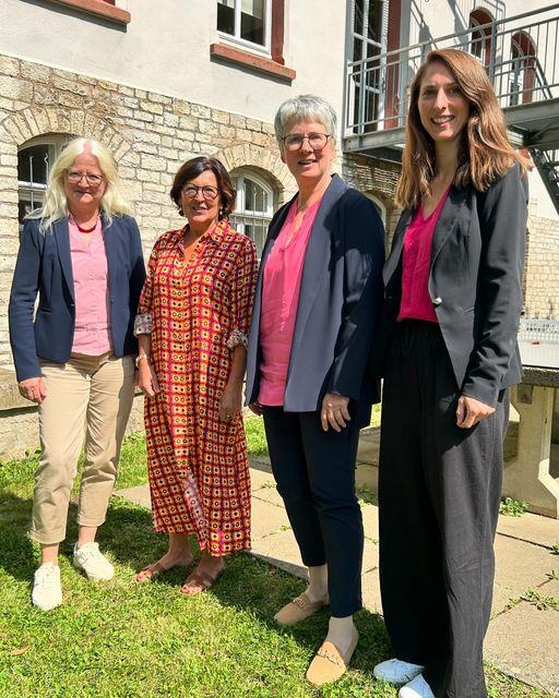 Ute Pällmann, Regine Schünemann, Yvonne Fritz und Leonie Herde sind von links nach rechts.