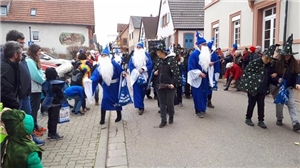 Besuchern gefallen die Zauberer und Hexen Besuchern gefallen die Zauberer und Hexen