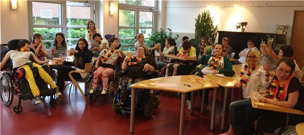 LiLi-Projekt nur für Trauen mit Studentinnen der Uni Landau und den Frauen-beauftragten des Caritas-Förderzentrums St. Laurentius und Paulus Cocktailabend