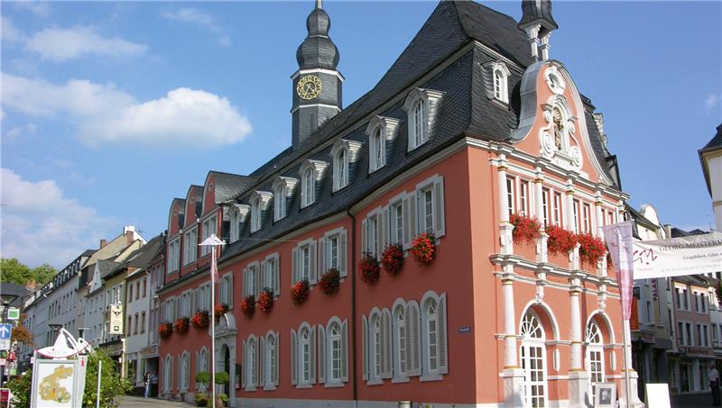 Blick auf das Wittlicher Rathaus in der Altstadt 