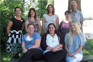 Von links: Adelheid Esch, Jennefer Thieltges, Sophie Valerius, Wiebke Gleinert, Mara Weber, Corina Steffen, Olga Tolpekin, Manfred Kappes