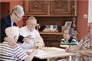 Bingo ist nur eine von zahlreichen Aktivitäten im Altenzentrum St. Johannes, das von ehrenamtlichen Mitarbeitern angeboten wird. 