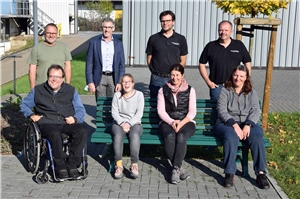 Nach der Betriebsbesichtigung in Remagen: Matthias Rösch mit Vertretern der Firma Freudenberg und der Caritas Werkstätten