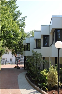 Einfahrt zur Klinik Einfahrt zur Klinik