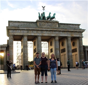 vor dem Brandenburger Tor