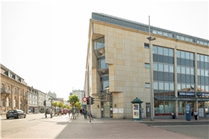 Das neue Domizil, ein vierstöckiges Gebäude in der Schlossstraße in Pirmasens. Das neue Domizil, ein vierstöckiges Gebäude in der Schlossstraße in Pirmasens.