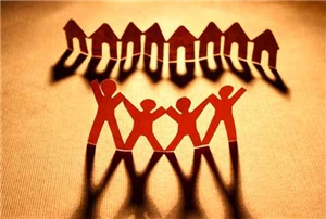 Beratung und Begleitung - Bild: Spectral-Degin-fotolia.com Grafik von Pappmännchen und Häusern