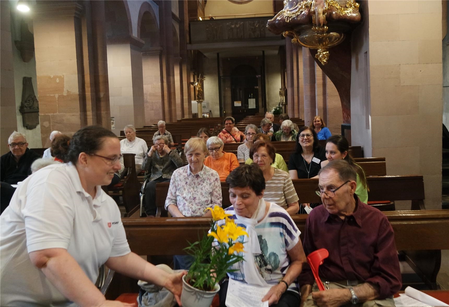 Besucher_innen Gottesdienst für Menschen mit Demenz in der Martinskirche Worms (Edelgard Gardt)