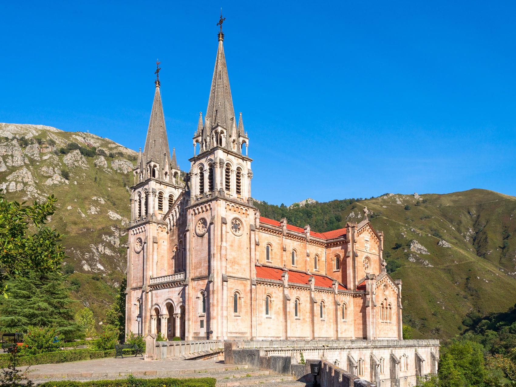 Kirche Santa María la Real de Covadonga in Spanien