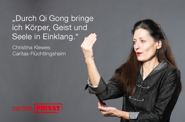 Christina Klewes zeigt uns ihre Qi Gong Übungen (Walter Wetzler)