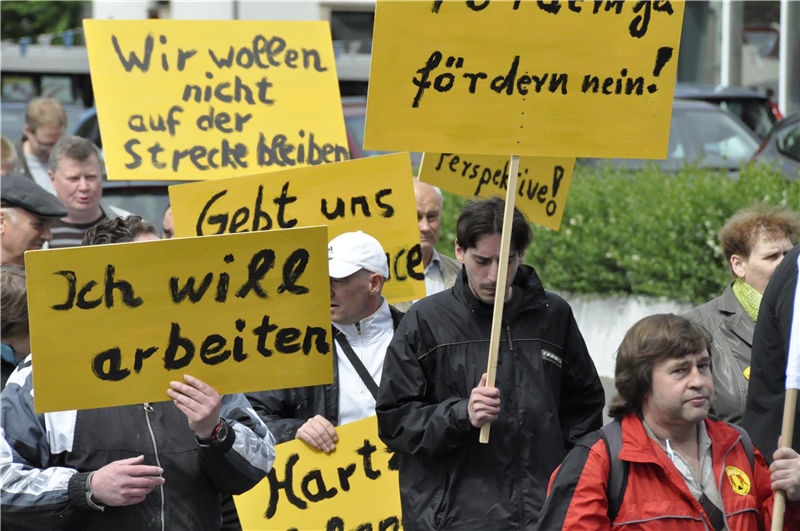 Wie hier in Paderborn protestierten am Mittwoch, 1. Juni, bundesweit Betroffene gegen die geplanten Einschnitte bei öffentlich geförderter Beschäftigung.  