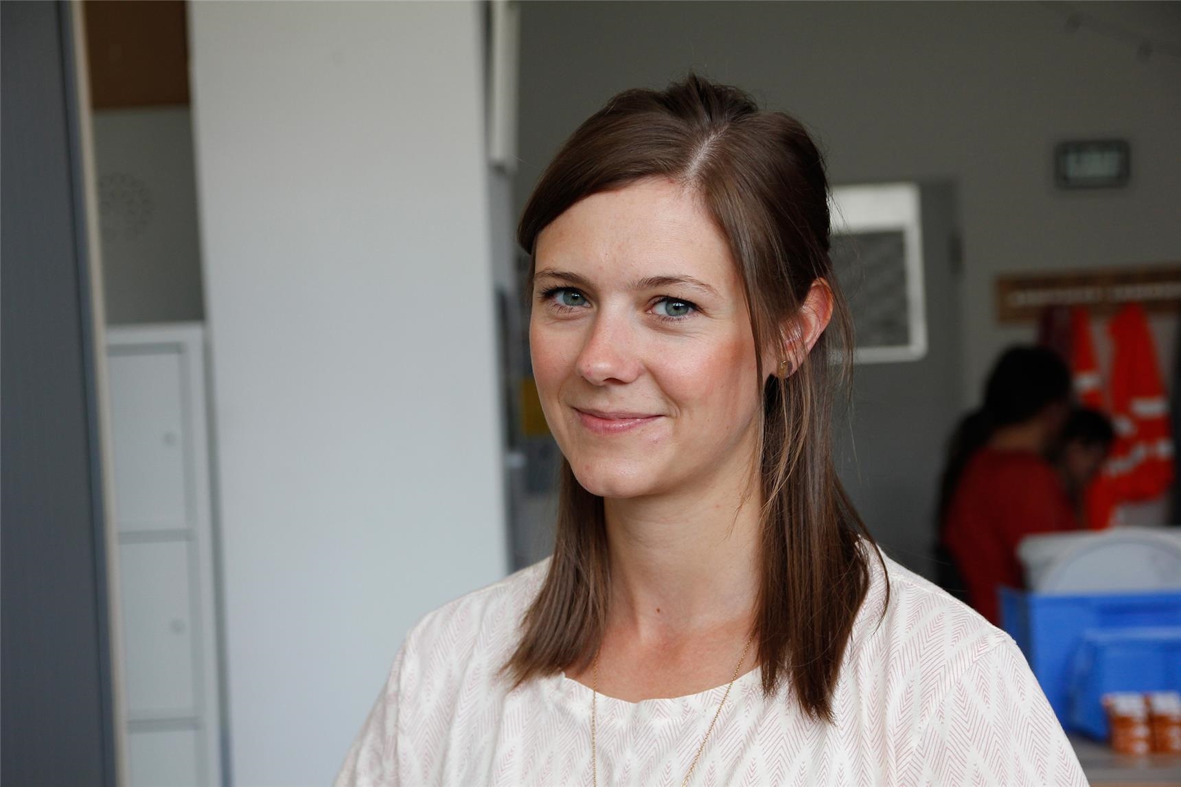 Sabine Pfeil, Erzieherin und Leiterin einer Leichtmontagegruppe, ist seit 2014 bei der UWA. Sie schätzt ihren lebendigen Arbeitsalltag, den sie dort hat.  (Bernhard Gattner)