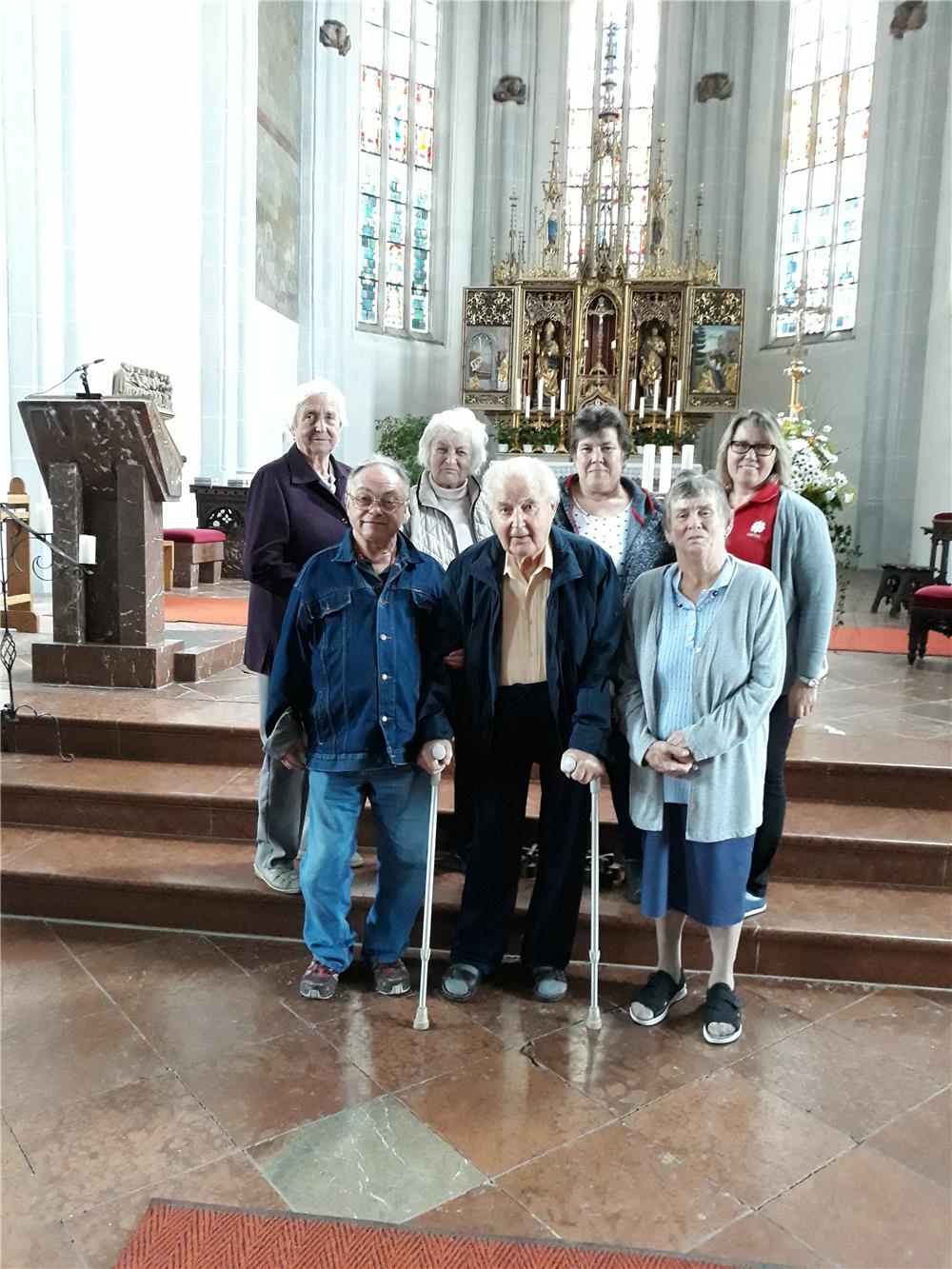 Die Ausflugsgruppe im Rottaler Dom, der Stadtpfarrkirche Eggenfelden 