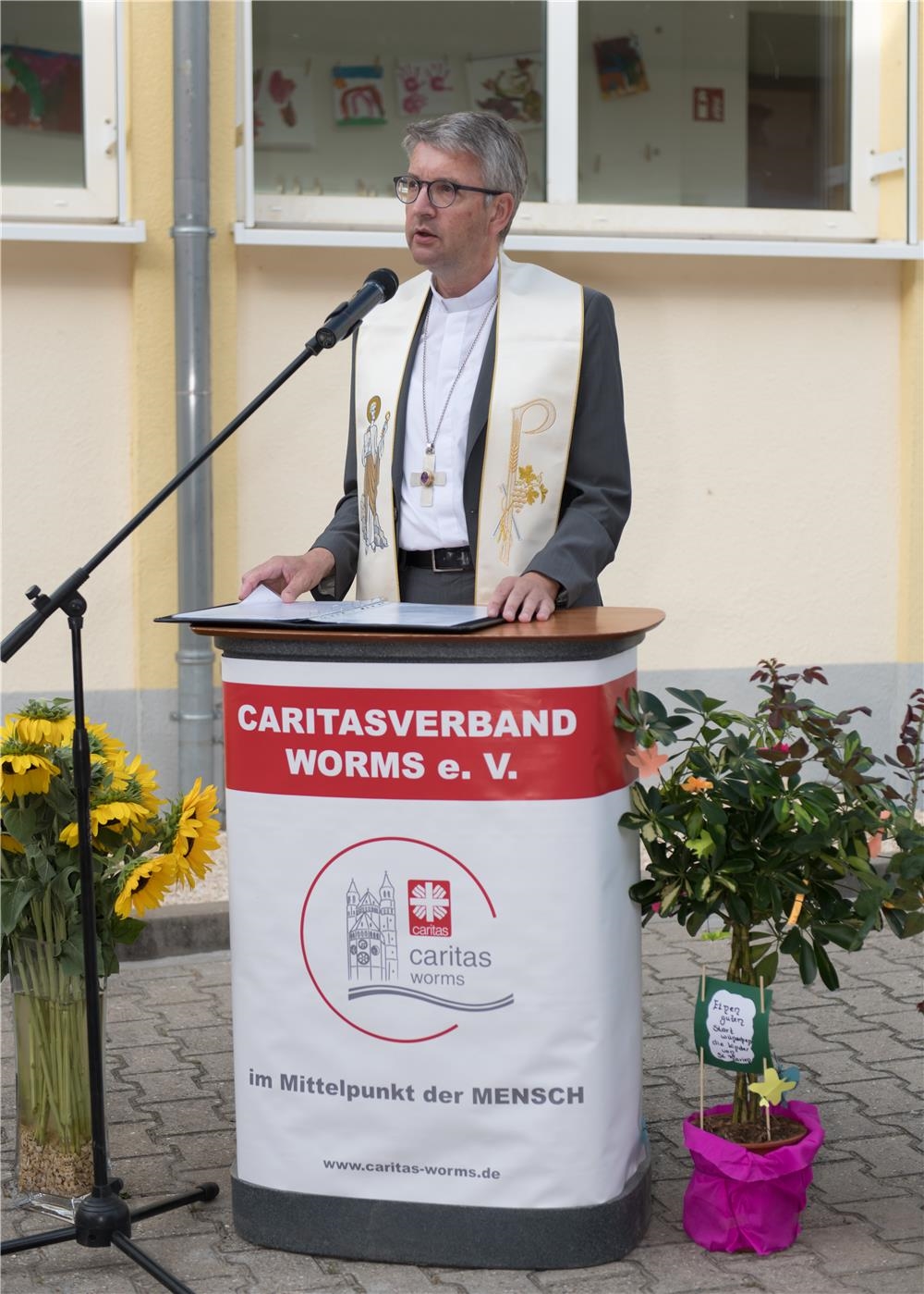 Bischof Dr. Kohlgraf bei seiner Ansprache (© Caritasverband Worms e. V., Horst Stange)